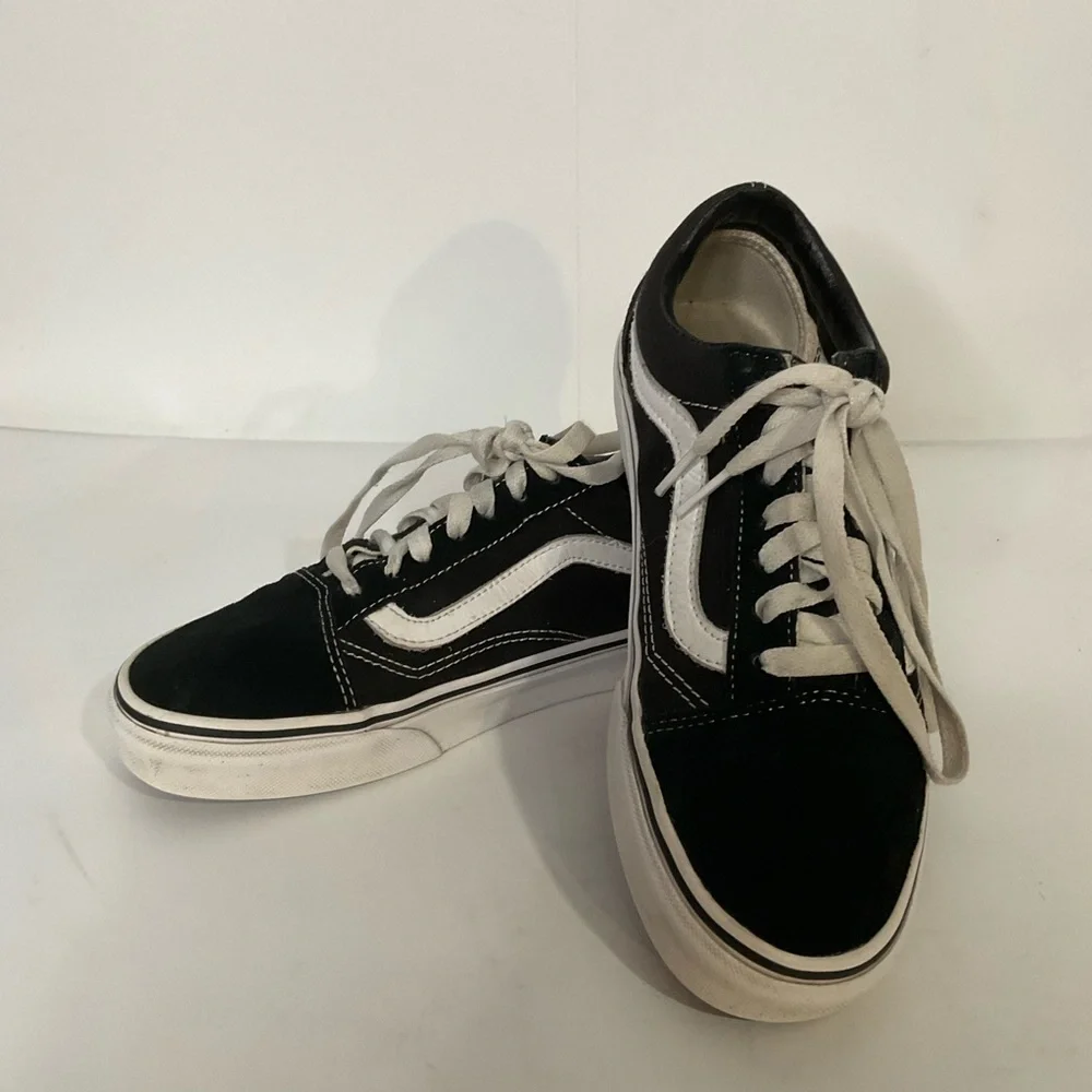 VANS Old Skool Black White Mens 5.5 Women’s 7 Lace-Up Sneakers; White Soles